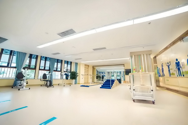 深圳本科生生落户条件_「女性互助」大潮中，为什么《花漾》要呈现女性关系中的「毒性」成分？ 人在老年上热家门乎饭口吃